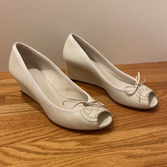 Gucci White Leather Open Toe Wedges GG Logo 6.5 - Picture 2 of 12